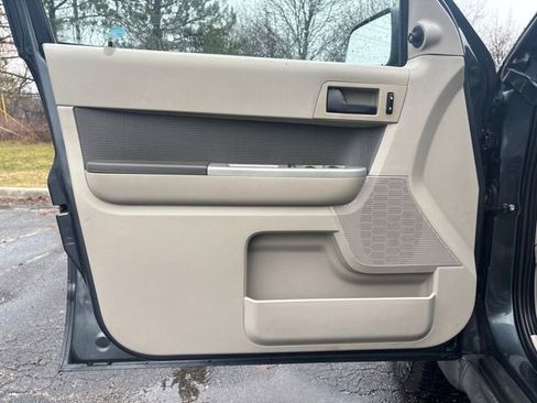 Used 2009 Ford Escape XLT image 10