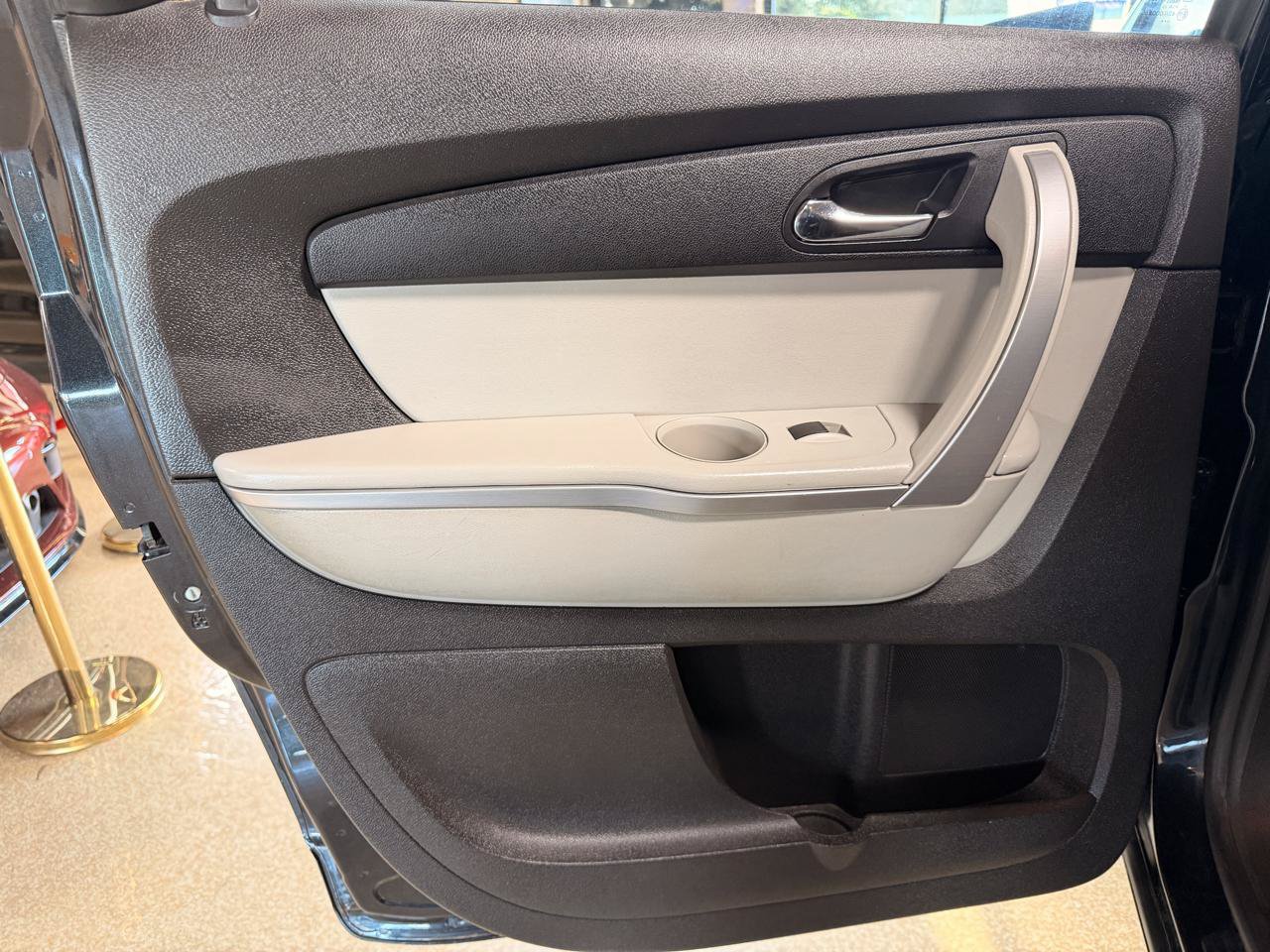 Used 2010 GMC Acadia SLE FWD image 14