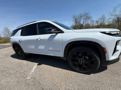 Used 2026 Chevrolet Traverse RS image 3