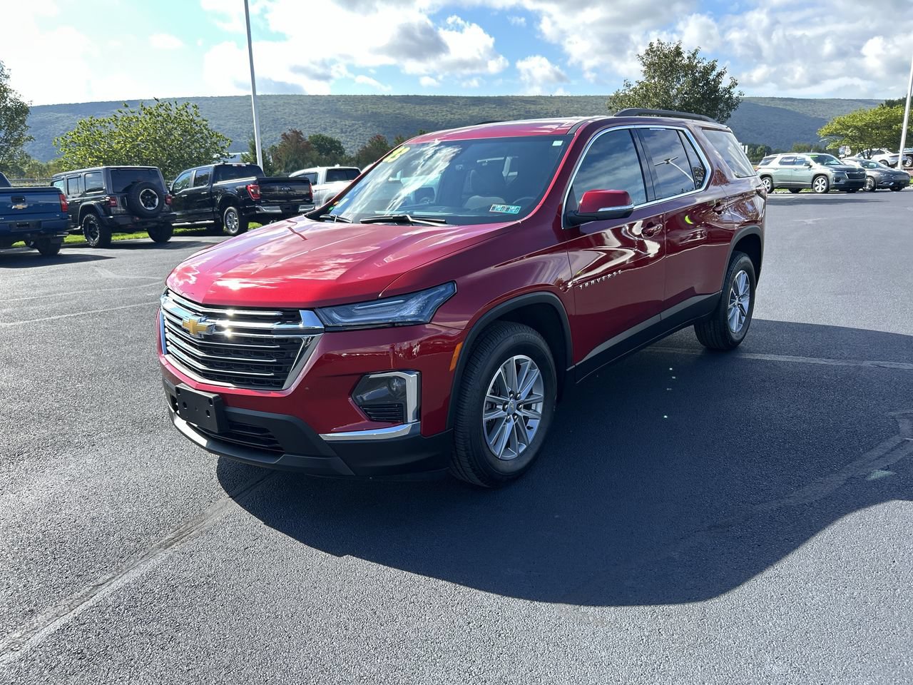 Used 2023 Chevrolet Traverse LT AWD/4WD image 3