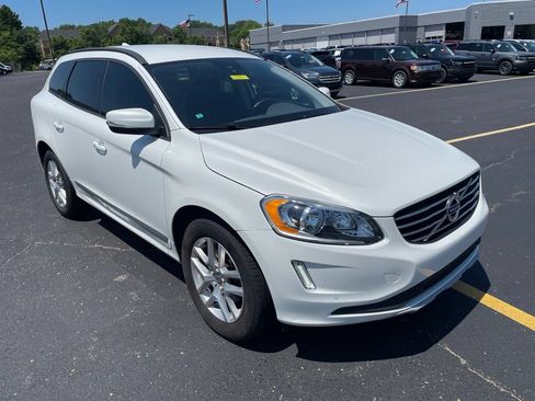 Used 2017 Volvo XC60 T5 w/ Tailgate Package FWD image 3