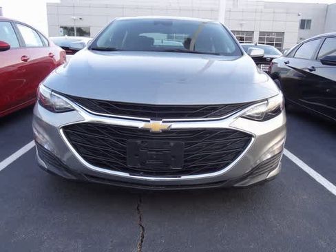 Used 2023 Chevrolet Malibu LT image 2