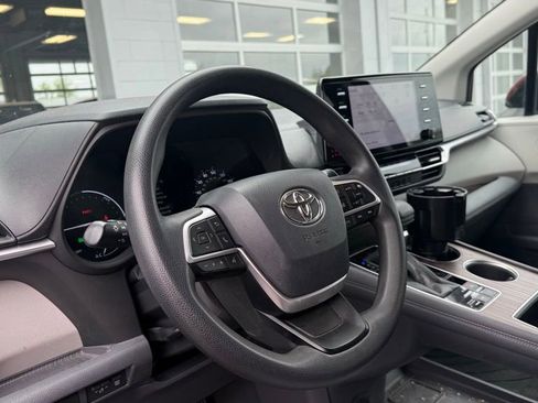 Used 2021 Toyota Sienna LE AWD/4WD image 8