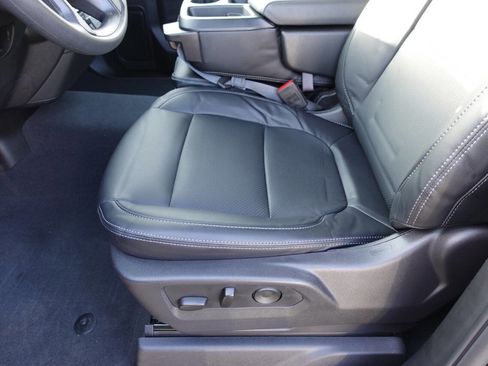 Used 2025 Chevrolet Silverado 2500 Custom w/ Custom Value Package image 13