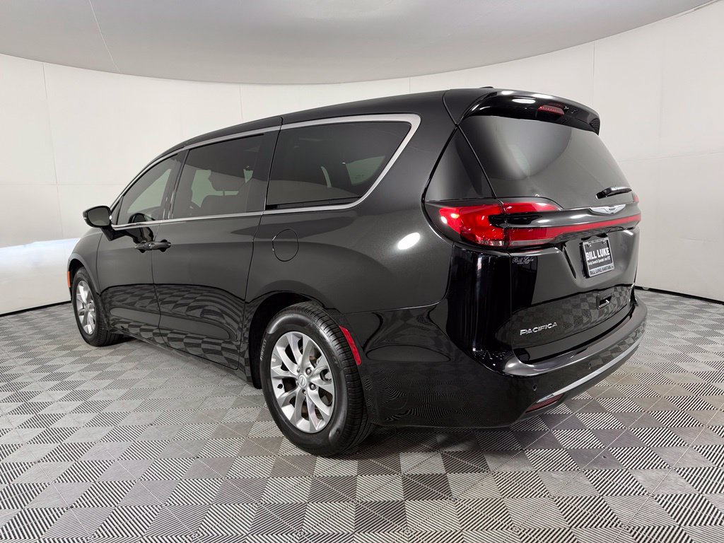 Used 2026 Chrysler Pacifica Limited FWD image 7