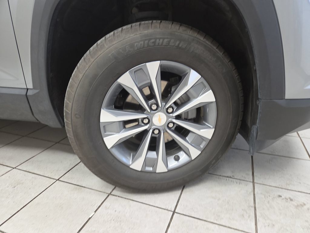 Used 2026 Chevrolet Equinox LT AWD/4WD image 8