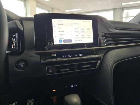 Used 2025 Toyota Camry SE image 29