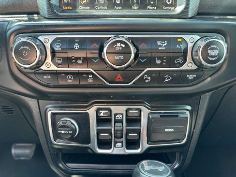 Used 2021 Jeep Wrangler Unlimited Sahara AWD/4WD image 32