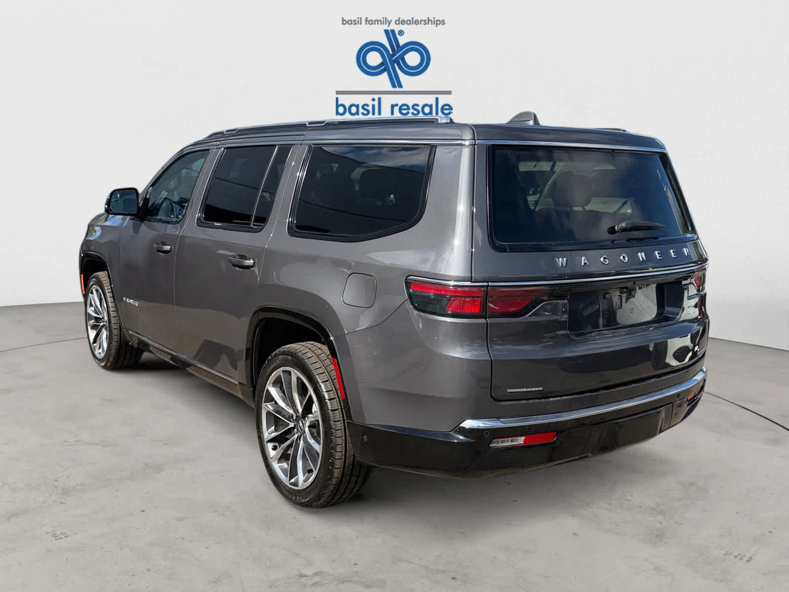 Used 2023 Jeep Wagoneer Series III w/ Premium Group I AWD/4WD image 4