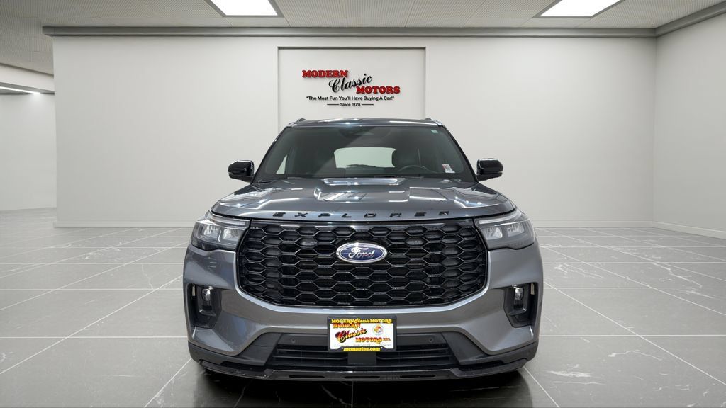 Used 2025 Ford Explorer ST-Line w/ ST-Line Street Pack AWD/4WD image 8