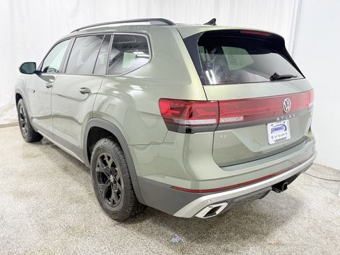 Used 2025 Volkswagen Atlas Peak Edition SE image 6