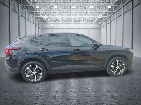 Certified 2025 Chevrolet Trax RS w/ Sunroof Package FWD image 8