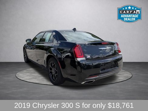 Used 2019 Chrysler 300 S AWD/4WD image 4