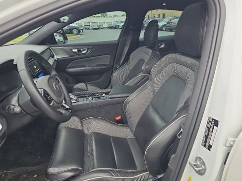 Used 2024 Volvo S60 B5 Plus FWD image 3