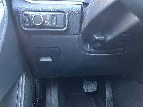 Used 2023 Ford Explorer XLT image 18