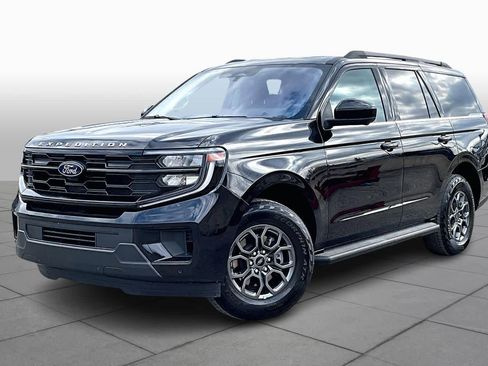 Used 2025 Ford Expedition Active image 2