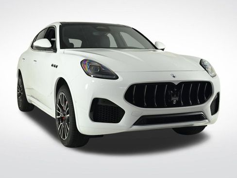 Used 2025 Maserati Grecale GT image 7
