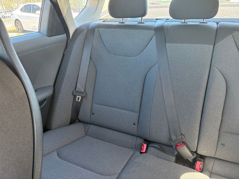 Used 2025 Kia K4 LXS image 32