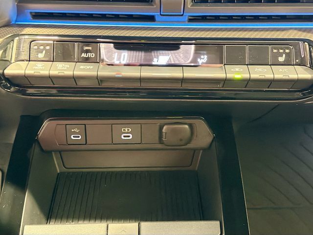 Certified 2026 Toyota Prius XLE AWD/4WD image 15