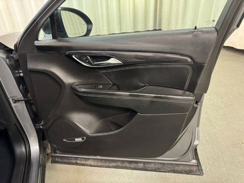 Used 2022 Buick Envision Essence w/ Technology Package I image 28