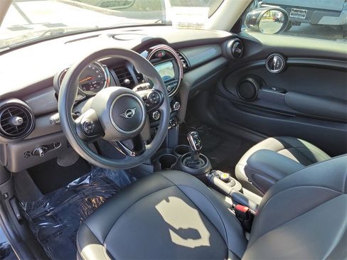 Used 2020 MINI Cooper 2-Door Hardtop image 18