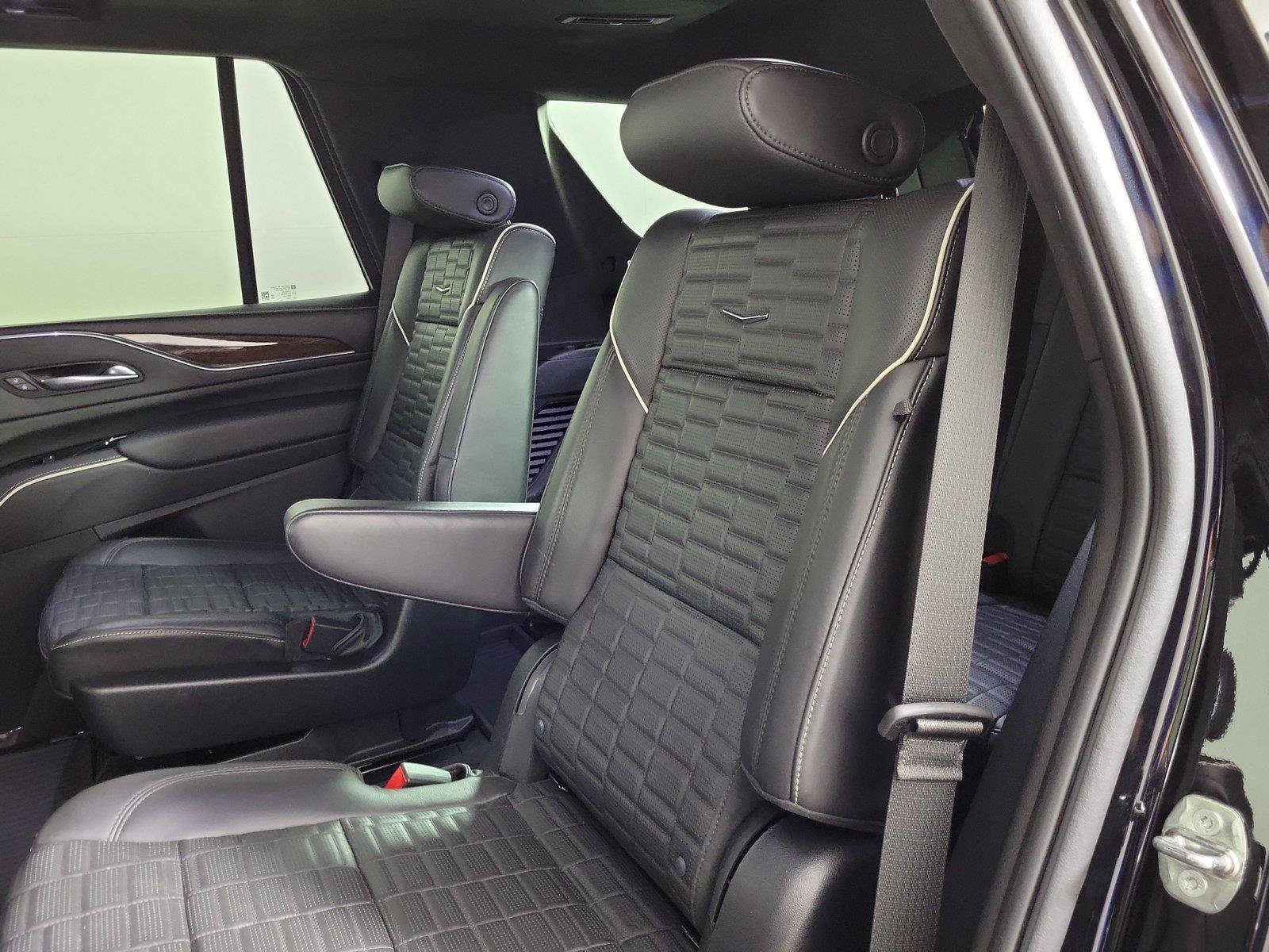 Used 2023 Cadillac Escalade Sport Platinum w/ LPO, ONYX Package AWD/4WD image 13