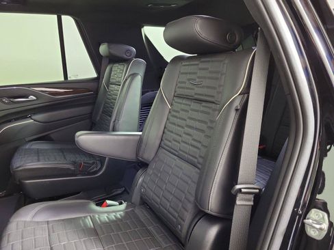 Used 2023 Cadillac Escalade Sport Platinum w/ LPO, ONYX Package AWD/4WD image 13