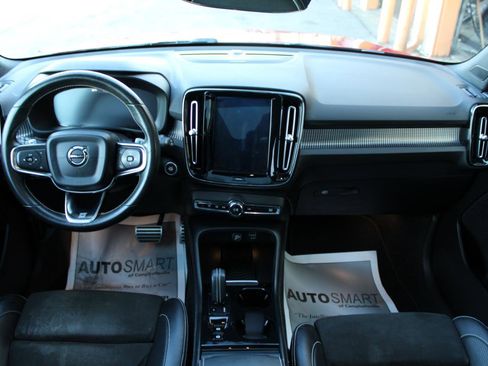 Used 2019 Volvo XC40 T5 R-Design image 41