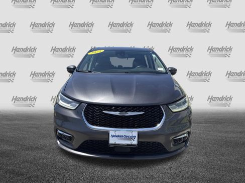 Used 2023 Chrysler Pacifica Touring-L FWD image 3
