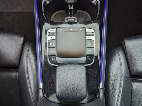 Used 2020 Mercedes-Benz GLB 250 4MATIC image 29