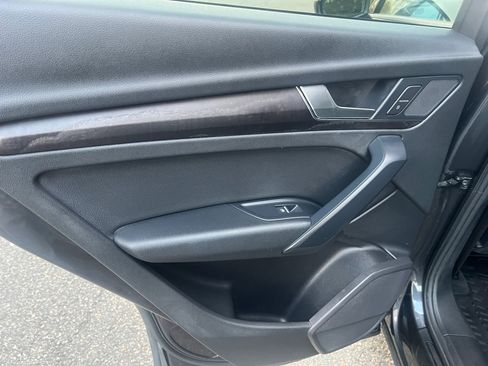 Used 2018 Audi Q5 2.0T Premium image 11