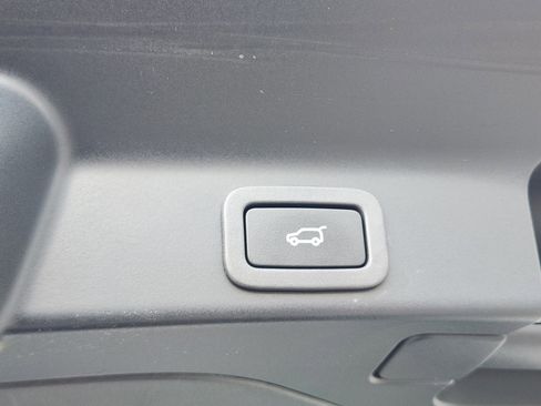 Used 2018 Jaguar F-PACE Prestige image 36