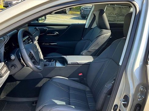 New 2025 Lexus ES 350 Ultra Luxury image 9