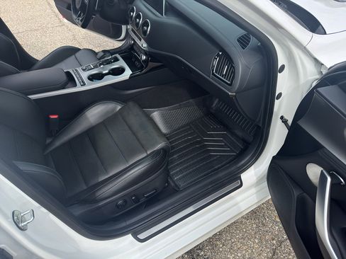 Used 2018 Kia Stinger GT2 image 40