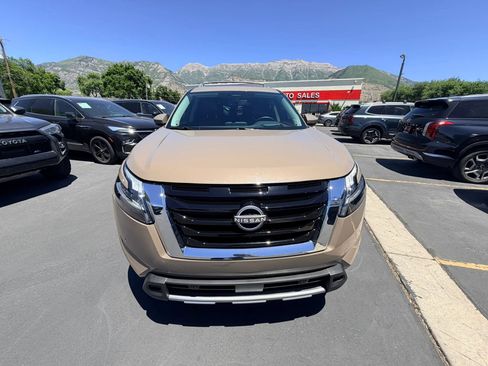 Used 2023 Nissan Pathfinder Platinum AWD/4WD image 9
