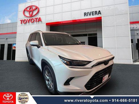 Certified 2024 Toyota Grand Highlander AWD image 2