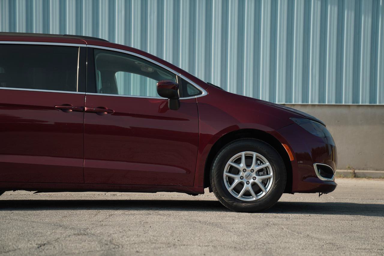Used 2021 Chrysler Voyager Lxi FWD image 7