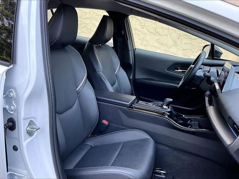 Used 2025 Toyota Prius XLE FWD image 9
