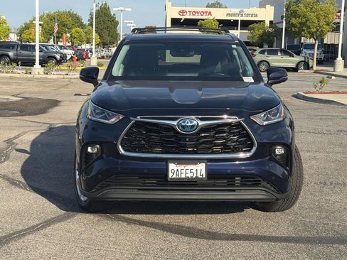Used 2022 Toyota Highlander Limited AWD/4WD image 2