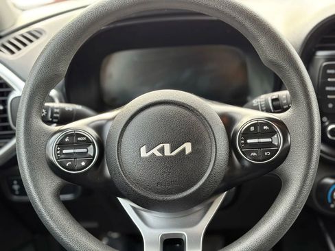Used 2025 Kia Soul LX image 14