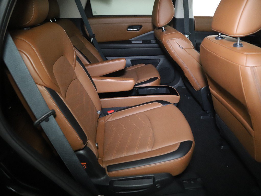 Certified 2023 Nissan Pathfinder Platinum AWD/4WD image 37