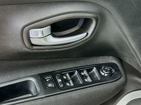 Used 2018 Jeep Renegade Latitude image 15