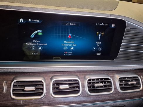 Used 2022 Mercedes-Benz GLS 450 4MATIC image 4
