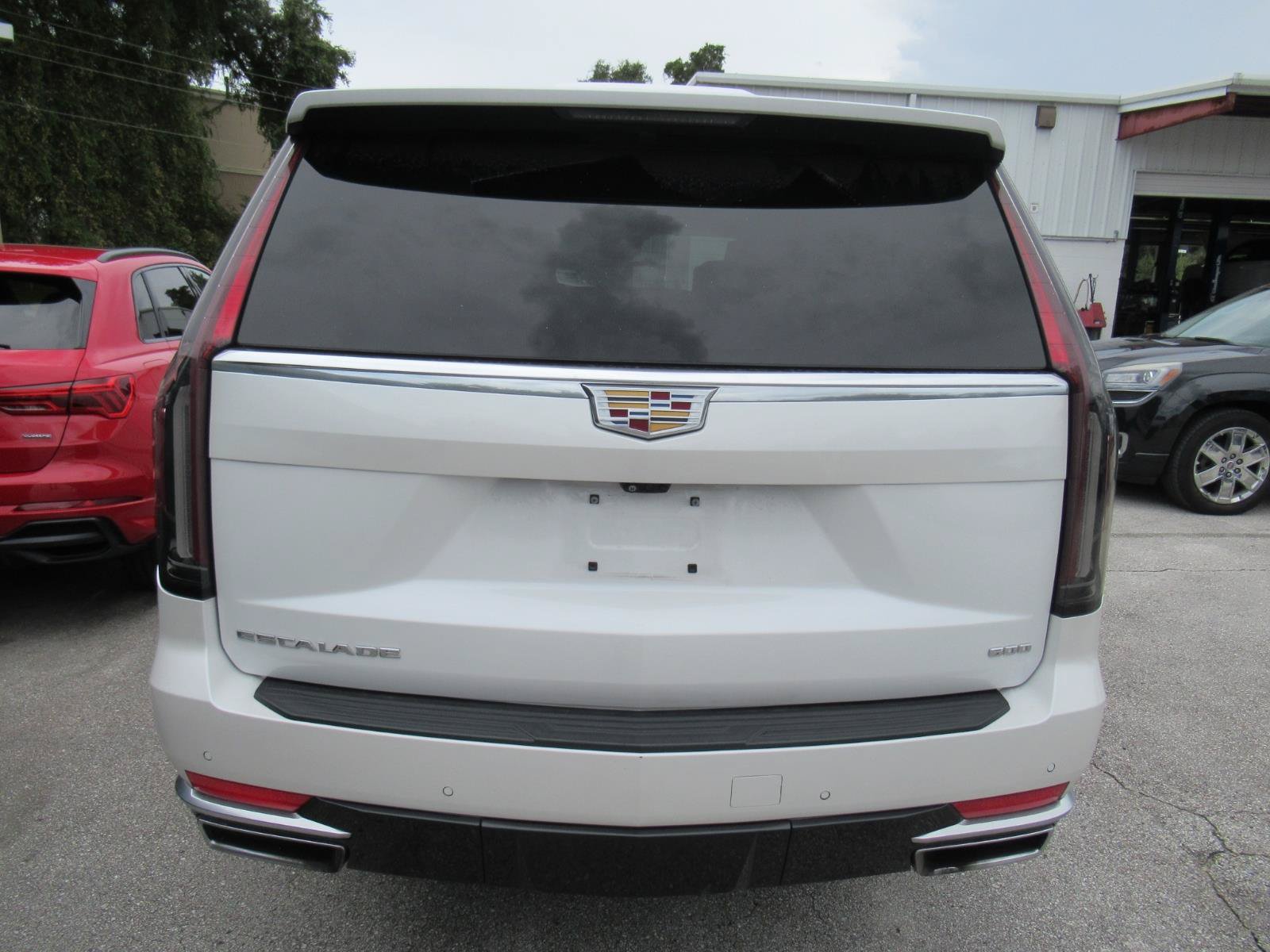 Used 2024 Cadillac Escalade ESV Premium Luxury AWD/4WD image 8