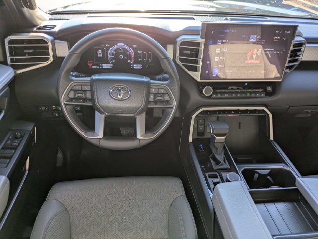 Used 2025 Toyota Tundra Limited AWD/4WD image 16