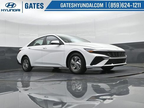 New 2026 Hyundai Elantra SE FWD image 35