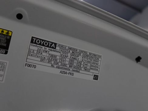 Used 2019 Toyota RAV4 XLE w/ Carpet Mat Package AWD/4WD image 33