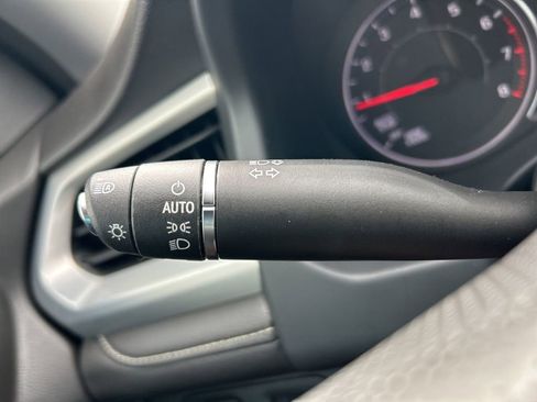 Used 2023 GMC Acadia SLE w/ Driver Convenience Package image 30