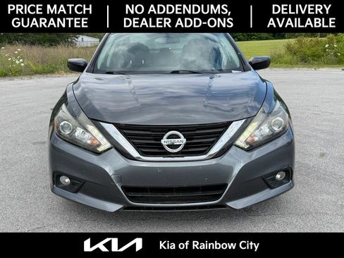 Used 2017 Nissan Altima 2.5 SR w/ Midnight Edition Package FWD image 2