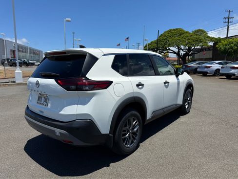 Used 2023 Nissan Rogue S FWD image 3